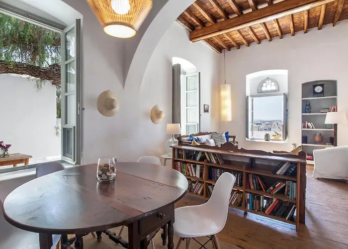 Josephine - 1882 Mykonos Town